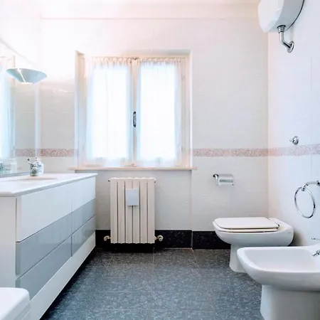 Villa Vallocchia - Sleeps 18 Exclusive Poolgrounds 4