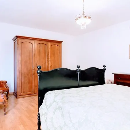 Villa Vallocchia - Sleeps 18 Exclusive Poolgrounds 4 فيلة *
