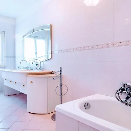 Villa Vallocchia - Sleeps 18 Exclusive Poolgrounds 4 Villa